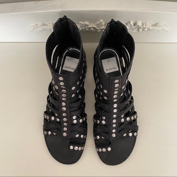 Dolce Vita Studded Toe Loop Gladiator Sandals - Picture 2 of 7